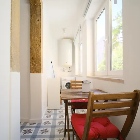 Amazing Vintage Flat In Principe Real شقة *