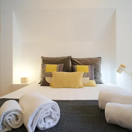 Amazing Vintage Flat In Principe Real شقة *