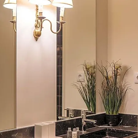 Amazing Vintage Flat In Principe Real *